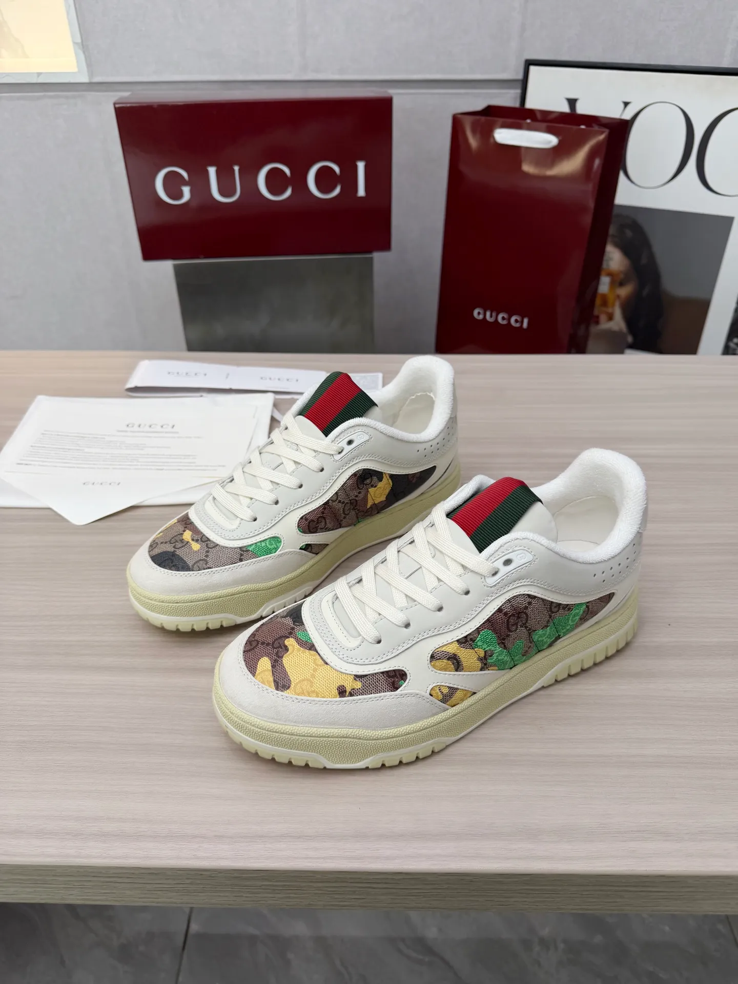 [G Home] P: 600💰 Men's Size: Men's 39-44 (45 custom-made) 🆕2025.GUCC Gucci original order quality The latest popular high and low top distressed couple sneakers series are shipped. Original purchase, development and production. This high and low top sneakers adopt a basketball-style silhouette design, cleverly integrated with hollow panels and distressed effects, showing unique ingenuity. The ingenuity incorporates brand logo details such as interlocking Double G styling accessories and Gucci lettering, a low-key tribute to the brand's design heritage. Exquisite packaging at the delivery counter 🛍📦 ▪️ Fabric: Original customized imported first-layer cowhide ▪️ Inner lining: Imported first-layer cowhide ▪️ Sole: Original molded two-color TPU sole ▪️ Sole thickness: 3cm